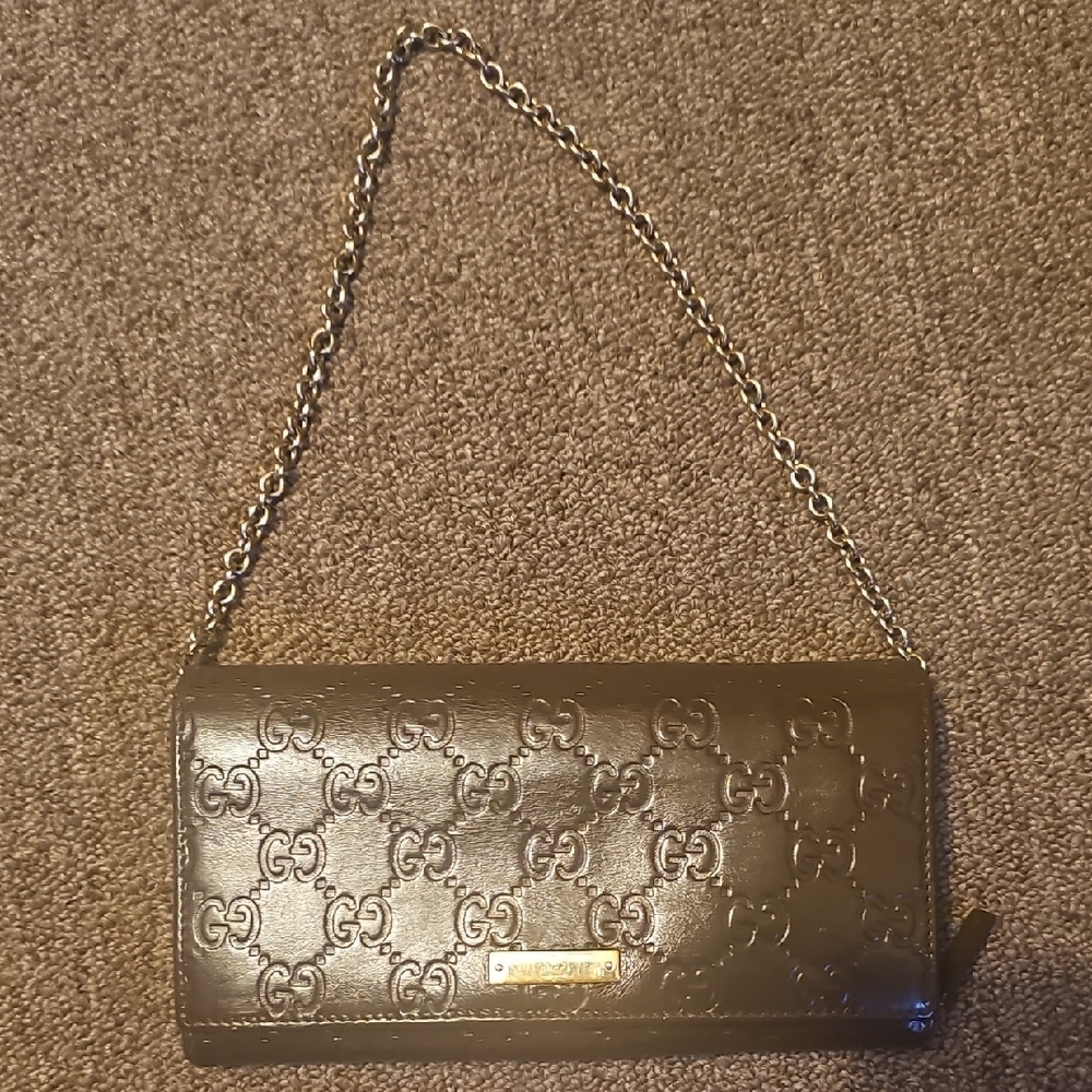 Gucci wallet on chain